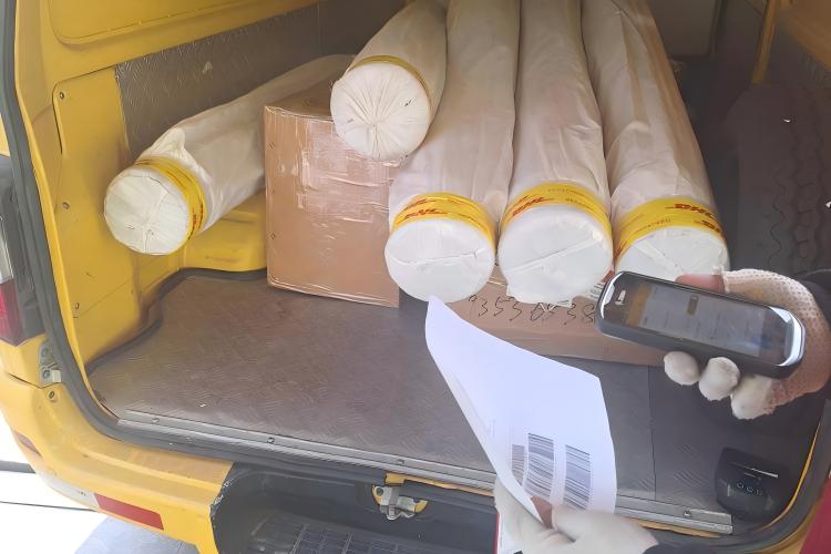 التسليم الناجح لنسيج الفلتر المضاد للكهرباء الساكنة عالي الجودة إلى العميل البلغاري